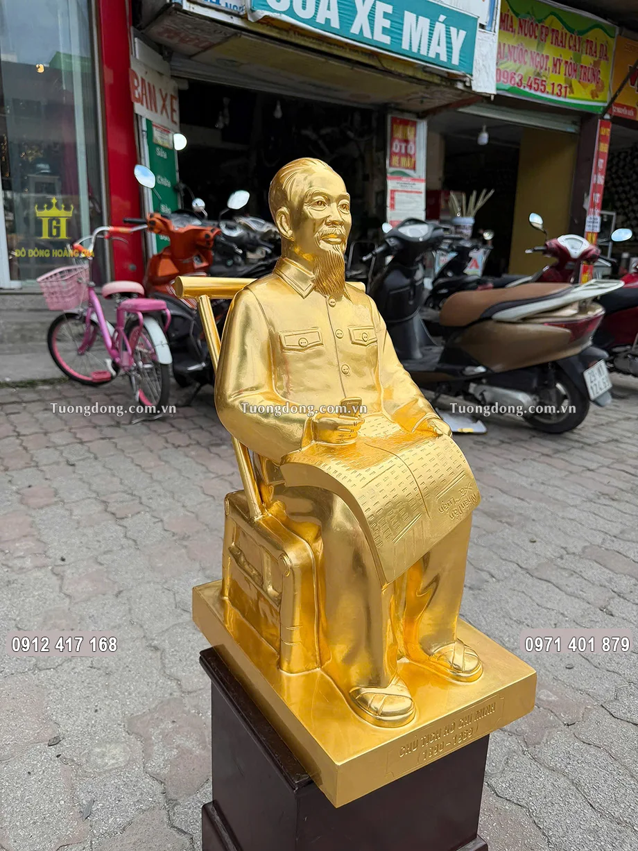 Bức tượng có kích thước lớn, cao 60Cm
